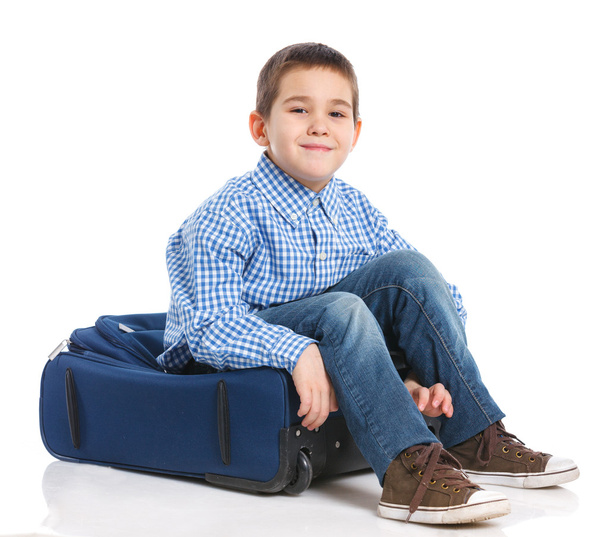 Little boy with suitcase - Φωτογραφία, εικόνα