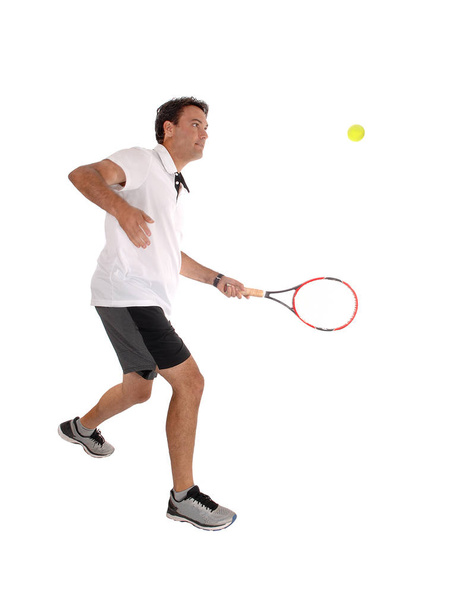 Μια πλήρη εικόνα του σώματος από έναν παίκτη του τένις εξάσκηση του παιχνίδι για το studi - Φωτογραφία, εικόνα