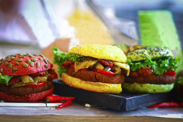 hambúrguer vegan em variedade com falafel e legumes fechar foto
 - Foto, Imagem