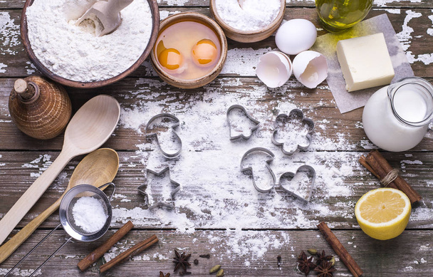 Fresh natural products for baking cookies, homemade biscuits - flour, eggs, butter, milk on a wooden background with copy space. Top view. - Foto, Imagen