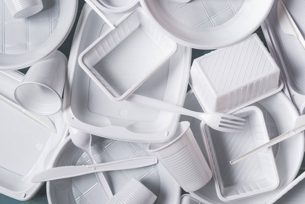 ylhäältä näkymä alimentary valkoiset muovituotteet koostumus
 - Valokuva, kuva