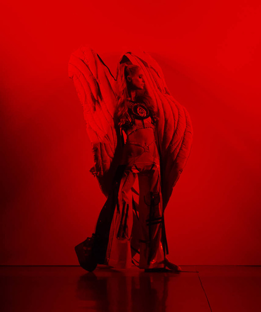 Нью-Йорк, Нью -Йорк - 11 вересня 2018: Періс Хілтон прогулянки злітно-посадкової смуги в Namilia весна літо 2019 моди шоу під час Нью-Йорку Тиждень моди - Фото, зображення