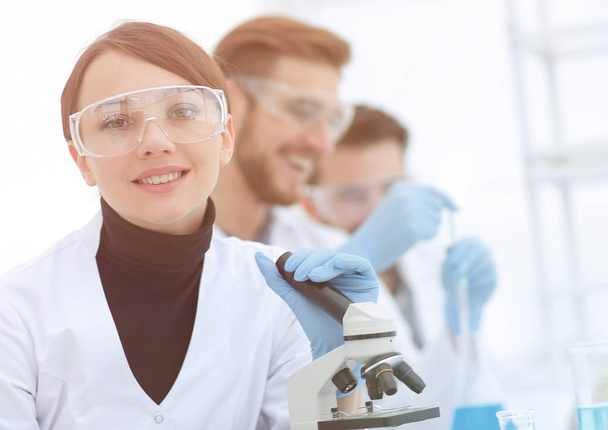 female scientist in a laboratory. - Foto, imagen