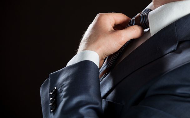 Businessman adjusting his tie - Foto, Imagen