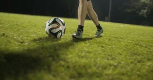Dribble a soccer ball - Video, Çekim