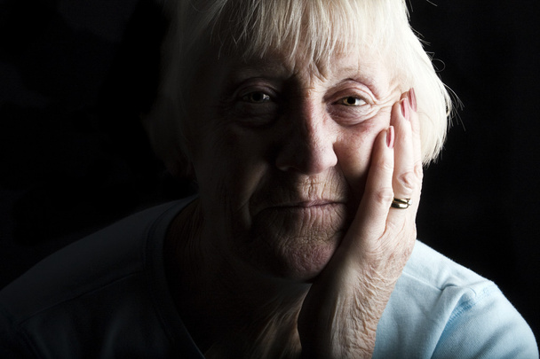 Eine ruhige Seniorin - Foto, Bild