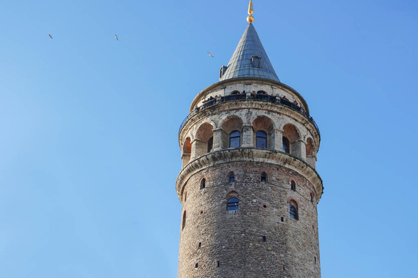 Galata Tower, Beyoglu, Istanbul, Turke Galatská věž je věž v Galata části Istanbulu. Budova, postavená v roce 528, je jedním z nejvýznamnějších symbolů města. Istanbul Bosphorus a Zlatý roh lze zobrazit z věže v - Fotografie, Obrázek