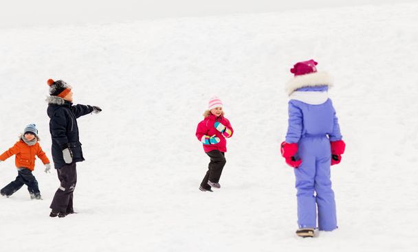 happy little kids playing outdoors in winter - Foto, imagen