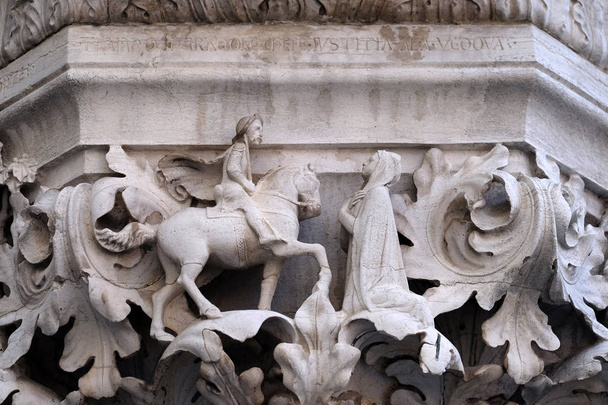 mittelalterliche Reliefs aus Dogenpalast, Markusplatz, Venedig, Italien, UNESCO-Weltkulturerbe - Foto, Bild