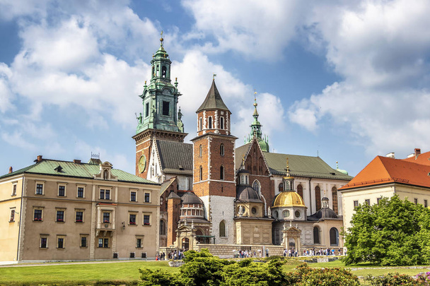 Kathedrale von St. Stanislaw und St. Vaclav und königliche Burg auf dem Wawel, Krakau, Polen. - Foto, Bild