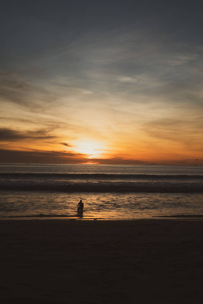 Krásná tropická západ slunce na pláži v Thajsku - Fotografie, Obrázek