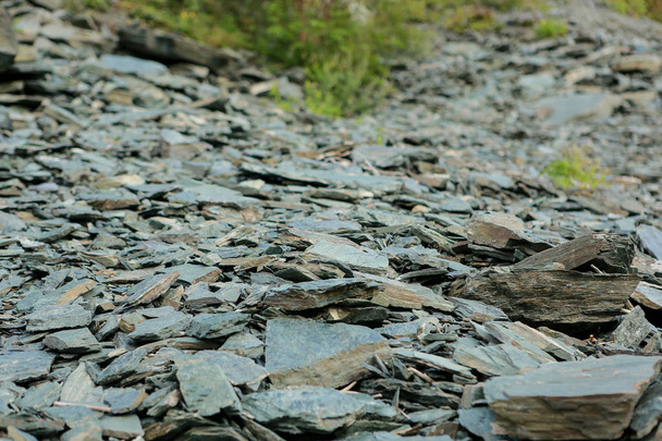 sendero rocoso en una zona montañosa, al aire libre
 - Foto, imagen