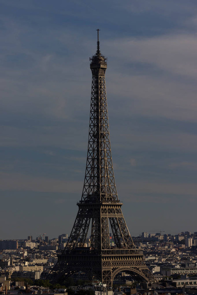 Blick auf Paris und Sehenswürdigkeiten vom Triumphbogen - Foto, Bild