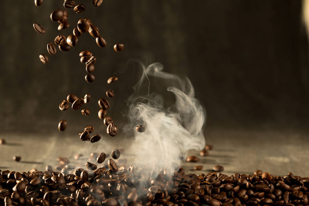 запах кавових зерен з паровим димом, що п'є вранці для пробудження
 - Фото, зображення