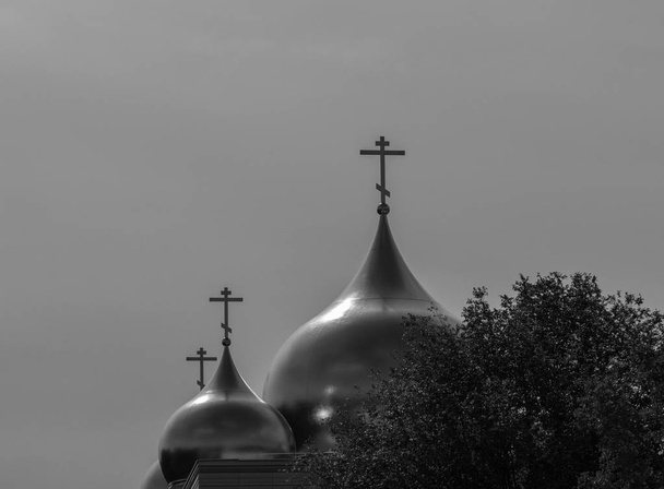 Koepels van de Heilige Drievuldigheid Cathedral - orthodoxe kerk in Parijs, Frankrijk - Foto, afbeelding