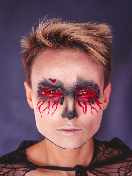 Makeup for Halloween. Portrait of a girl with bleeding eyes. - Foto, Imagem