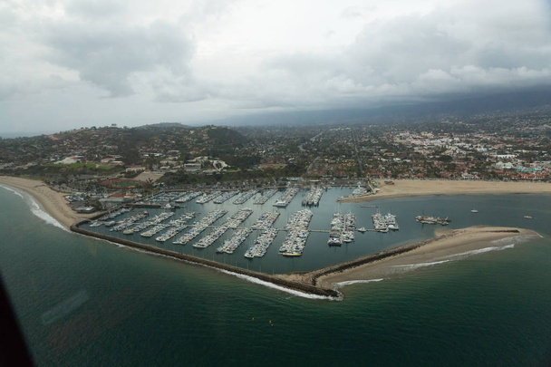 Antenowe helikopter strzał z Santa Barbara - Zdjęcie, obraz