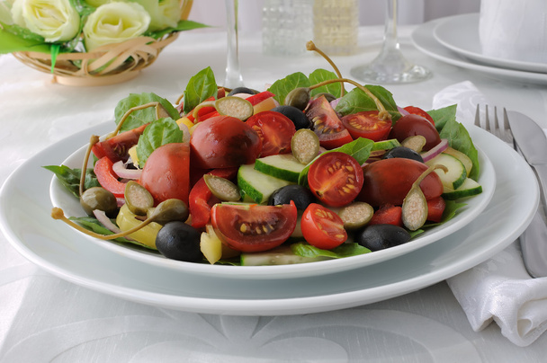 Salaatti kesän vihanneksia
 - Valokuva, kuva