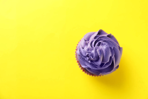 Delicious cupcake on color background - Photo, Image