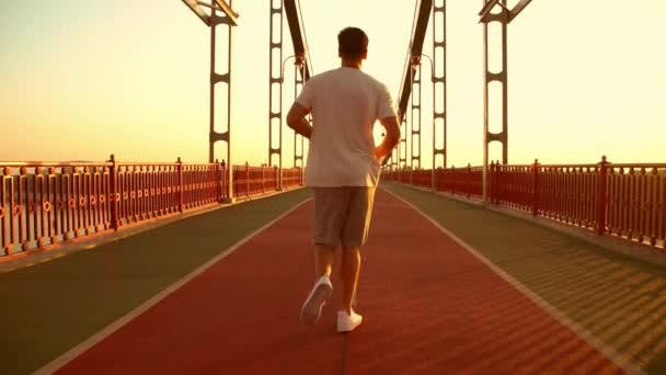 Mann joggt morgens - Filmmaterial, Video