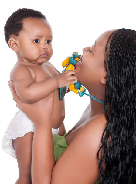Beyaz izole bir bebek tutan Botswana, hamile, Genç Afrika kadın - Fotoğraf, Görsel