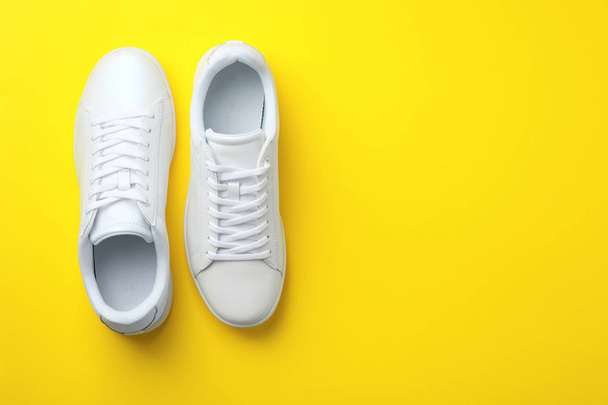 Pair of sneakers on color background, flat lay. Space for text - Zdjęcie, obraz