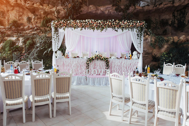 luxurious room of the restaurant to celebrate a wedding celebration - Photo, Image