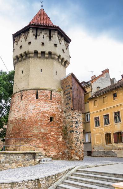 Średniowieczna wieża obronna Turnul Dulgherilor w Sibiu, Rumunia - Zdjęcie, obraz