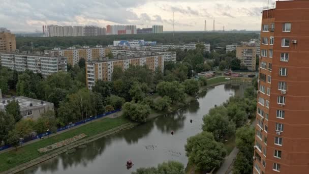 Zona urbana residencial de Moscú
 - Metraje, vídeo