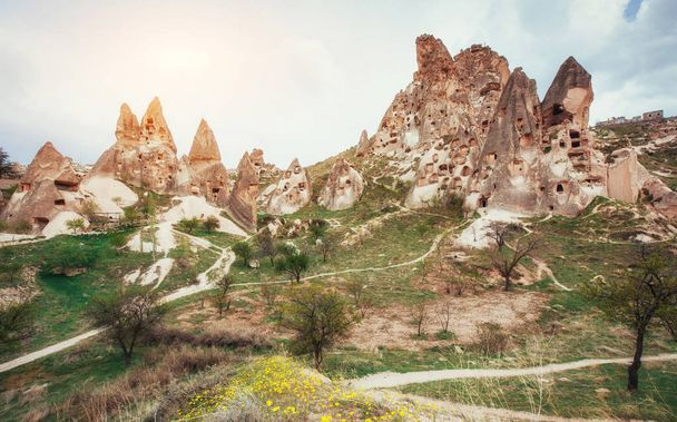 Review unique geological formations in Cappadocia, Turkey. Kappadokiets region, with its valleys, gorges, hills, located between the volcanic mountains in Goreme National Park. - Fotoğraf, Görsel