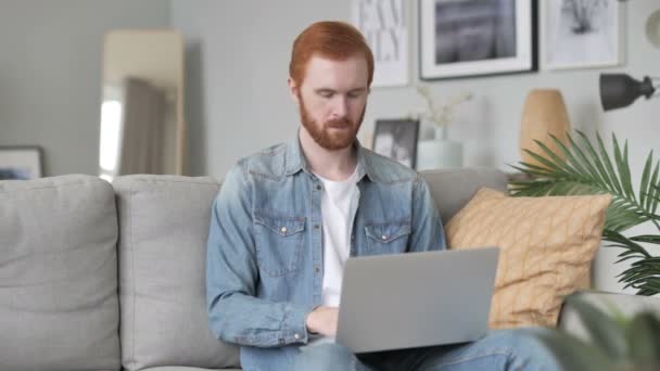 Creative man Typing On Laptop in Loft  Office - Záběry, video