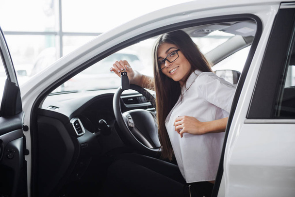 Young happy woman near the car with keys in hand - concept of buying car - Photo, Image