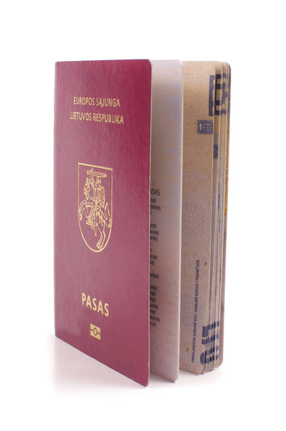 Passeport isolé sur fond blanc
 - Photo, image