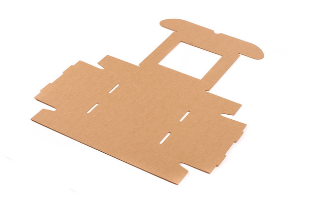 Caixa de pacote de entrega feita de papelão isolado no fundo branco
 - Foto, Imagem