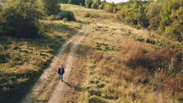 little boy in the nature - Materiał filmowy, wideo