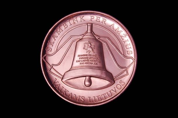 Νομισματοσκοπία χάλκινο μετάλλιο αναμνηστικό περιορίζεται στα 100 χρόνια για τη Λιθουανία - Φωτογραφία, εικόνα