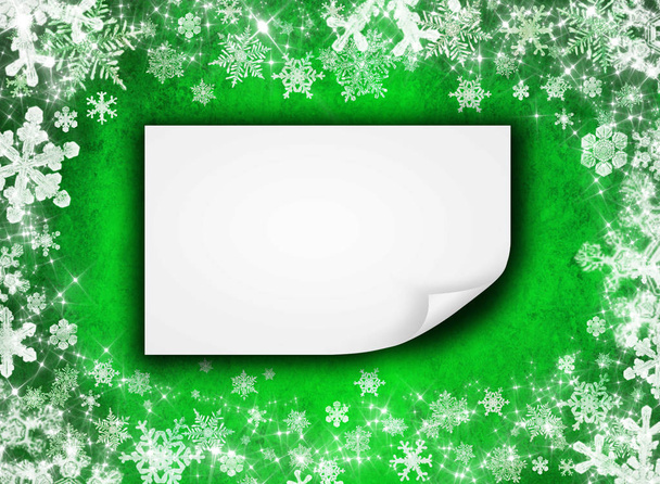 Yeşil Noel arka plan beyaz kar taneleri ile - Fotoğraf, Görsel