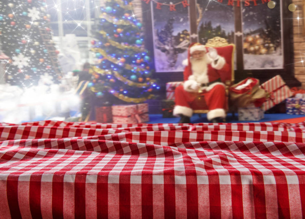 Table vide avec décorations de Noël sur fond
 - Photo, image