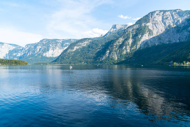 Beautiful Hallstatter lake in Austrian Alps - Valokuva, kuva