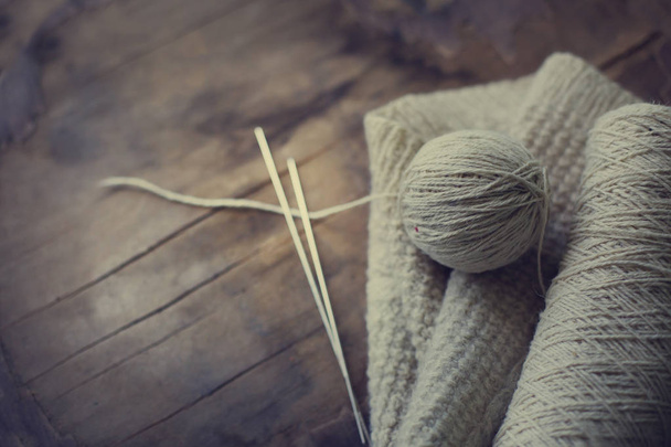 Knitting needles and yarn - Фото, зображення