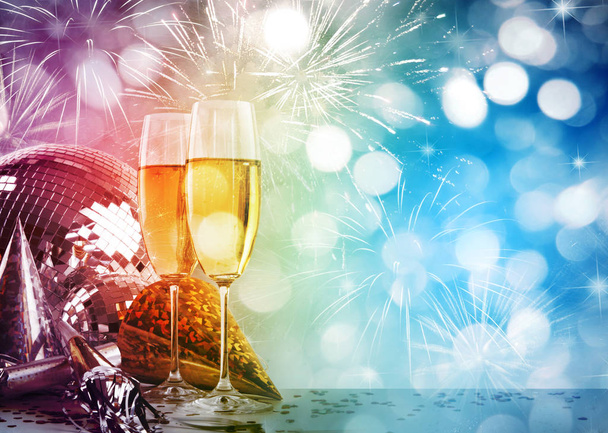 Два келихи шампанського проти Нового року
  - Фото, зображення