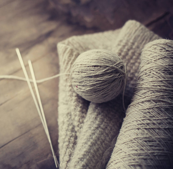 Knitting needles and yarn - Foto, Imagen