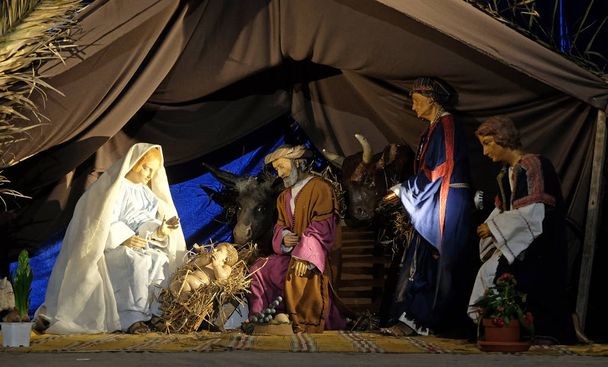 Presepe, Nascita di Gesù Chiesa di San Sulpice, Parigi, Francia
 - Foto, immagini