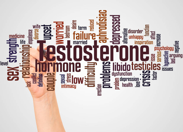 Testosteronu słowo cloud i ręka z markerem koncepcja na białym tle.  - Zdjęcie, obraz