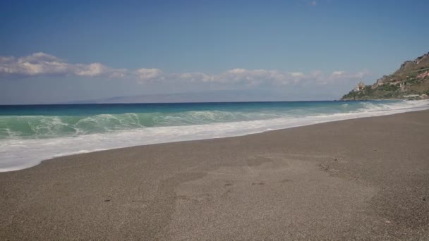 Tramonto sulla bellissima spiaggia della Sicilia, Italia
. - Filmati, video