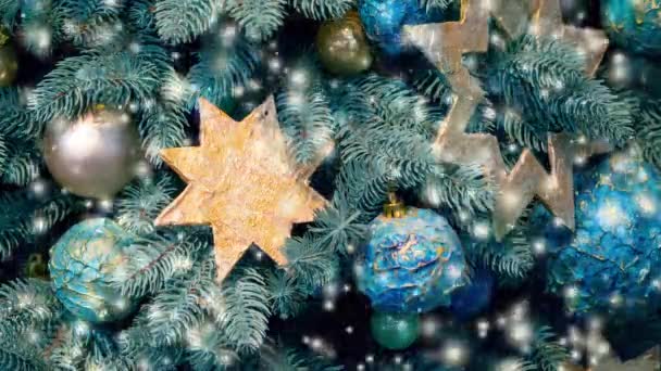 Diferentes brinquedos decorativos de árvore de Natal close-up
 - Filmagem, Vídeo