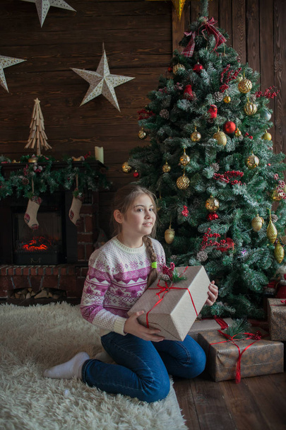 beautiful girl on christmas decorated room - Фото, изображение