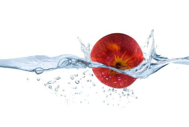 Red apple in the water - Foto, imagen