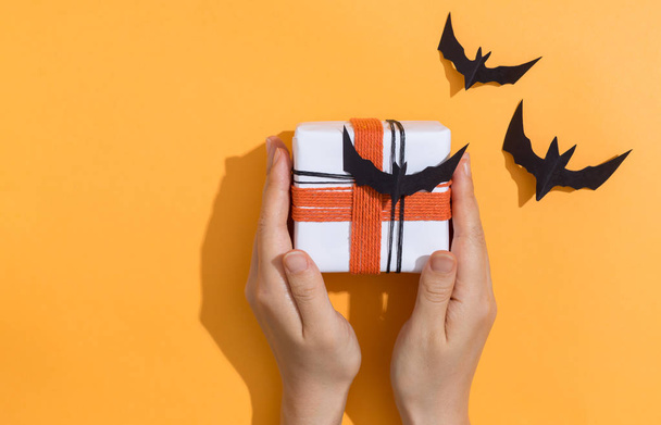 Halloween theme with gift box - Foto, Imagen