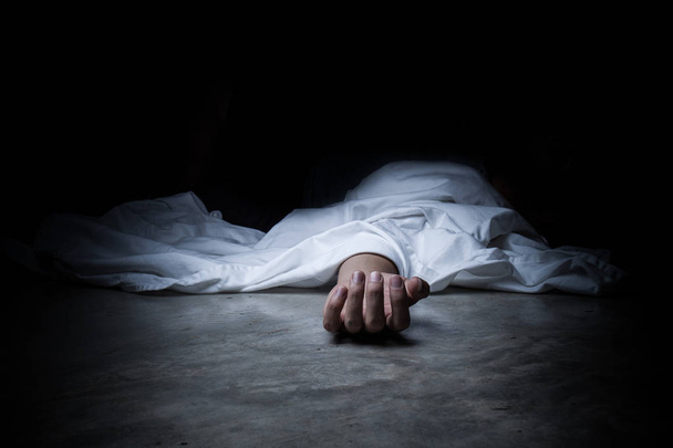 dead body laying on a floor - Fotoğraf, Görsel